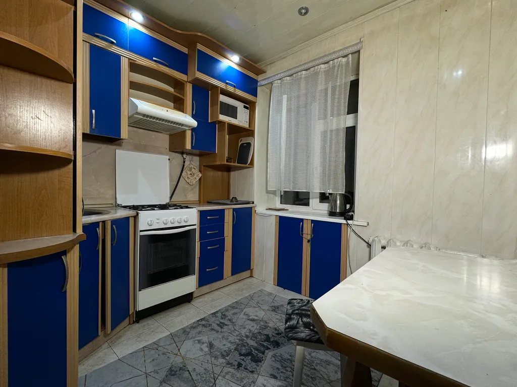 Квартира двухкомнатная на улице Мире, 48 м², Азов — фото 8