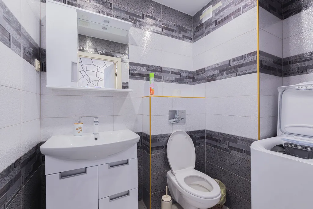 Квартира трёхкомнатная на шоссе Солотчинском, 95 м², Рязань — ванная комната, фото 2
