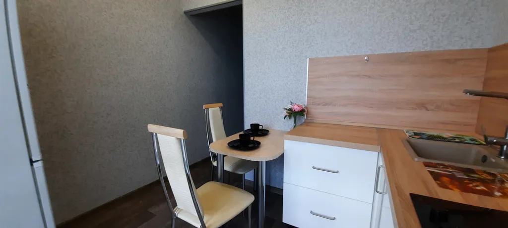 Квартира однокомнатная на улице Емлина, 38 м², Первоуральск — фото 2