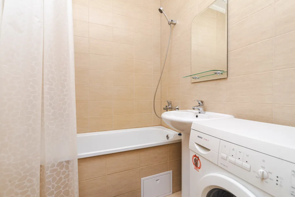 Квартира двухкомнатная у Славы, в Купчино, 60 м², Санкт-Петербург — ванная комната, фото 2