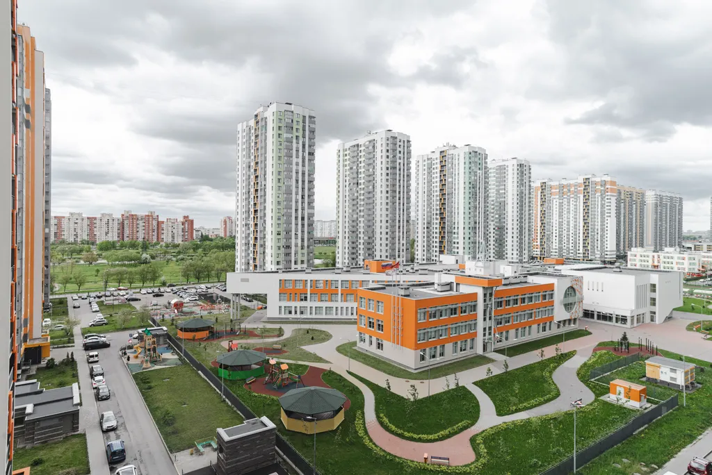 Квартира двухкомнатная у Славы, в Купчино, 60 м², Санкт-Петербург — вид из окна