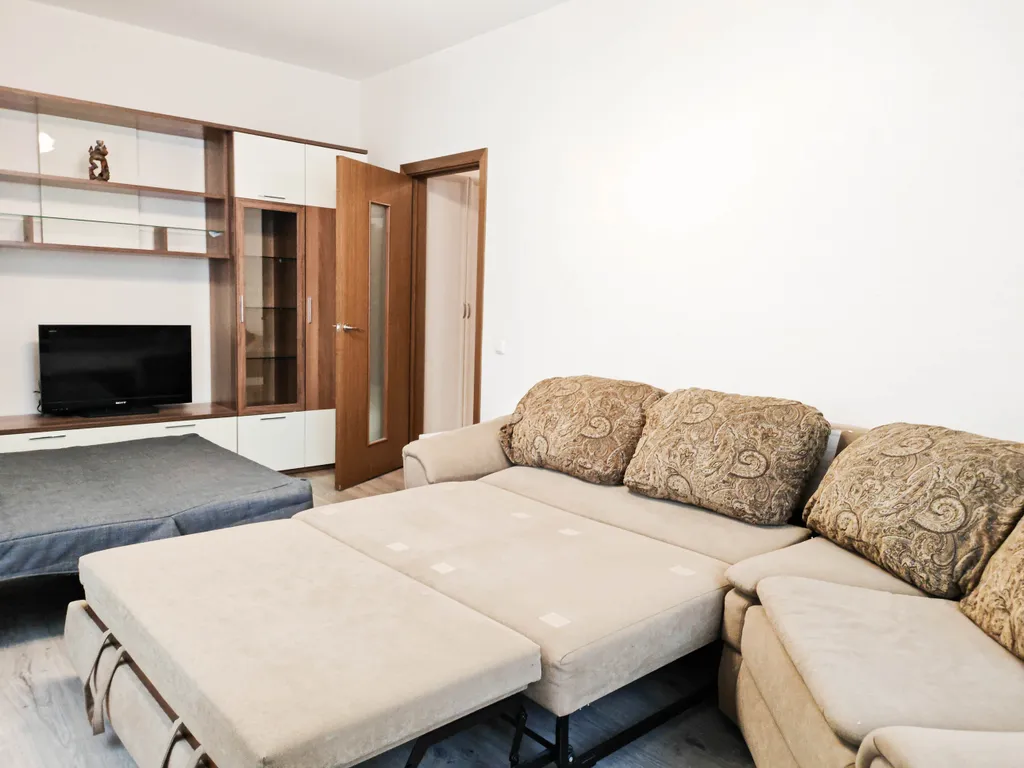 Квартира двухкомнатная у Славы, в Купчино, 60 м², Санкт-Петербург — спальня, фото 3