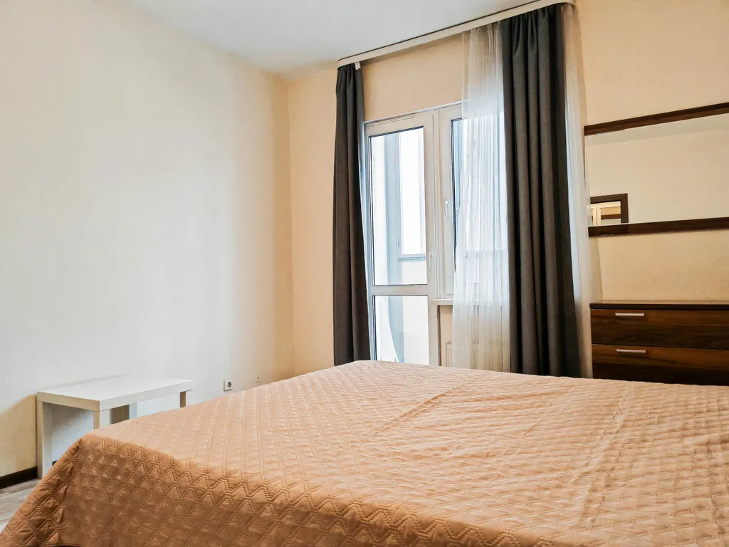 Квартира двухкомнатная у Славы, в Купчино, 60 м², Санкт-Петербург — спальня, фото 6