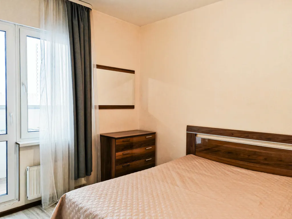 Квартира двухкомнатная у Славы, в Купчино, 60 м², Санкт-Петербург — спальня, фото 7