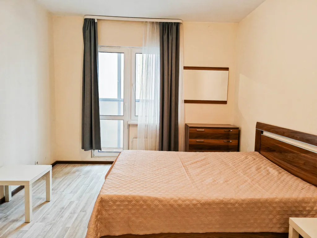 Квартира двухкомнатная у Славы, в Купчино, 60 м², Санкт-Петербург — спальня, фото 8