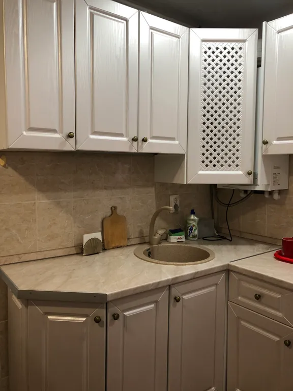 Апартаменты однокомнатные на улице Берёзовской, 40 м², Кисловодск — кухня, фото 2