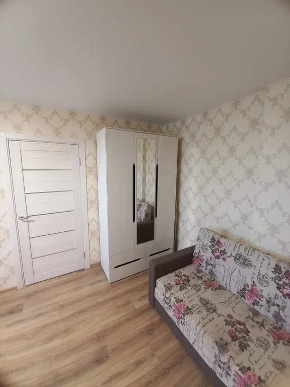 Квартира однокомнатная на улице Большой Московской, 44 м², Великий Новгород — спальня, фото 5