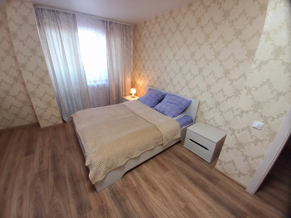 Квартира однокомнатная на улице Большой Московской, 44 м², Великий Новгород — спальня, фото 2