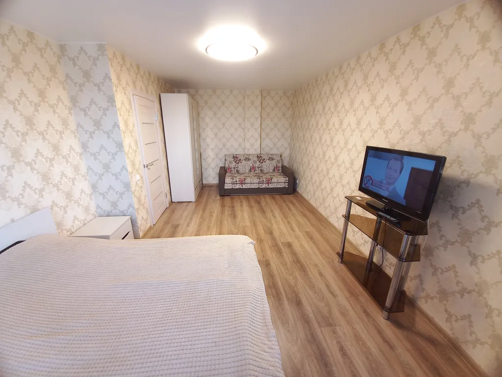 Квартира однокомнатная на улице Большой Московской, 44 м², Великий Новгород — спальня, фото 3