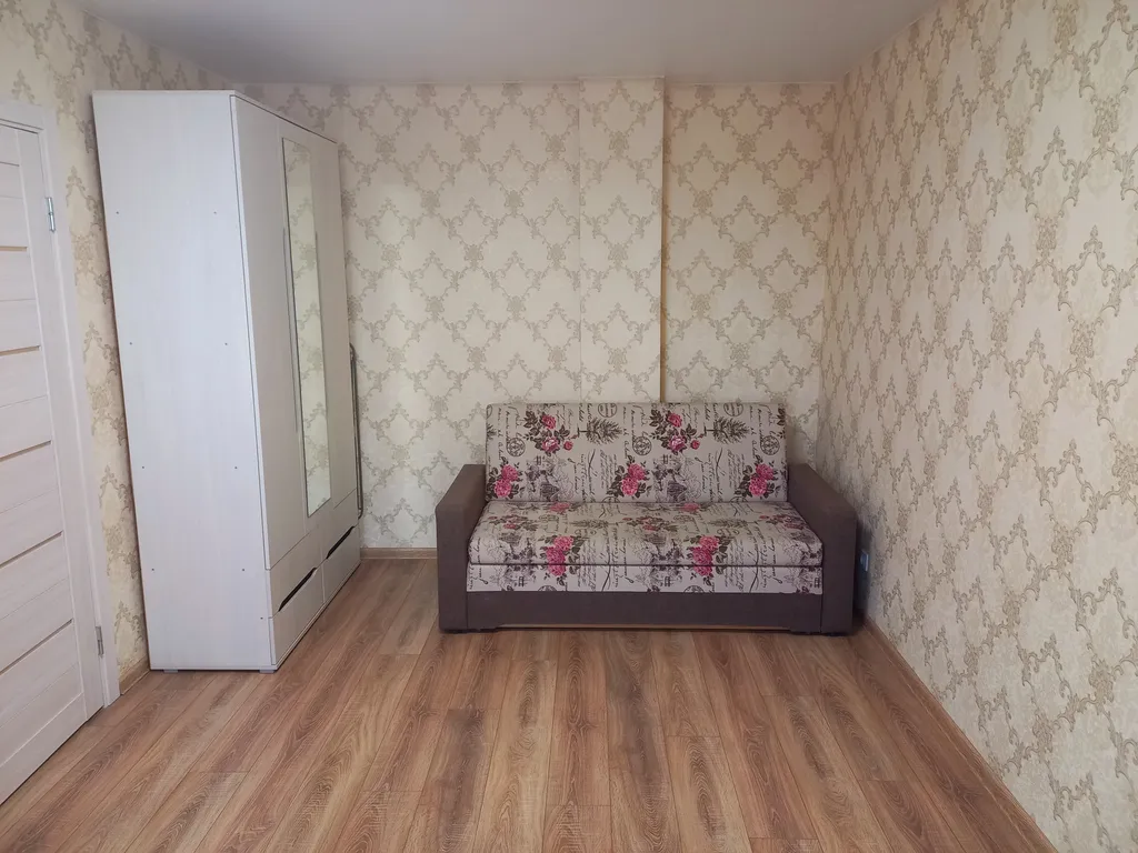 Квартира однокомнатная на улице Большой Московской, 44 м², Великий Новгород — спальня, фото 4