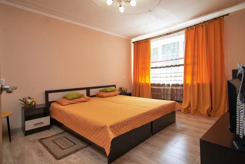Квартира двухкомнатная на улице Свердлова, 60 м², Кисловодск — фото 12