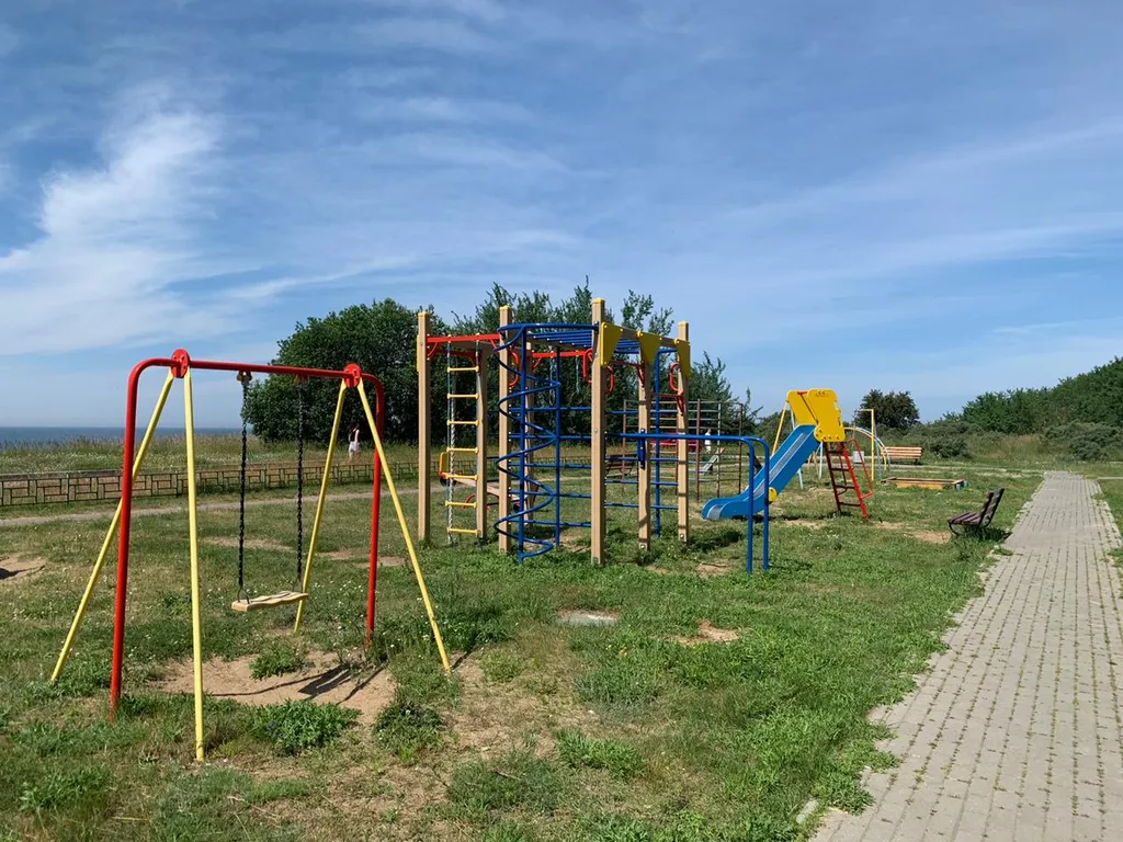 Квартира трёхкомнатная на улице Советской, 70 м², Янтарный — двор