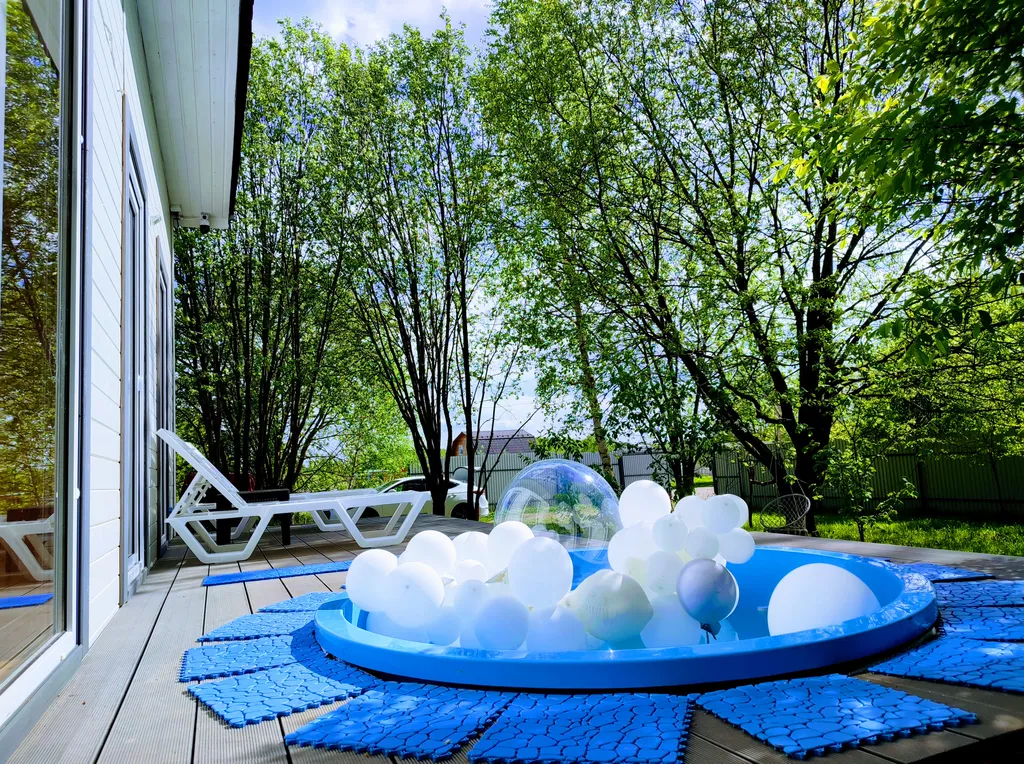 Домик в лесу с собственной горячей купелью(или тёплый летний бассейн)