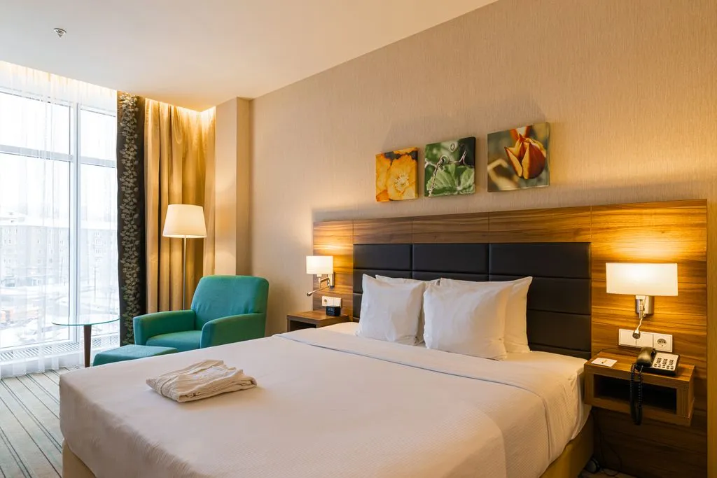 Двухместный номер с 1 кроватью комфорт с большой кроватью — Elements Hotel Киров — фото 2