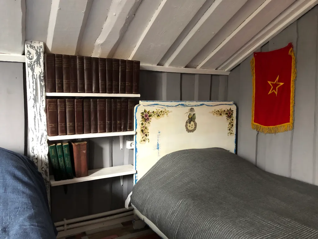 Дом 11-местный в деревни Козынево, 100 м², Великий Новгород — спальня, фото 5