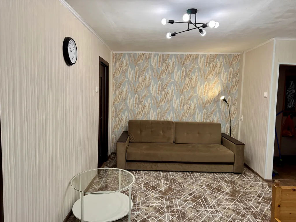 Квартира двухкомнатная на улице Грибоедова, 42 м², Дзержинск — спальня, фото 2