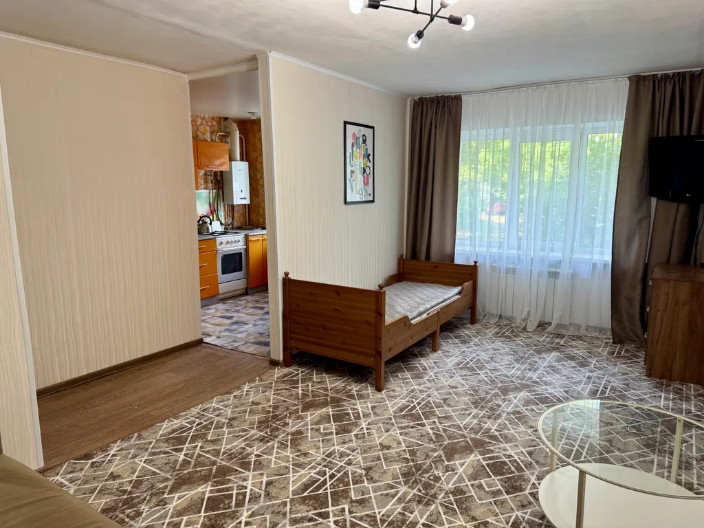 Квартира двухкомнатная на улице Грибоедова, 42 м², Дзержинск — спальня, фото 3