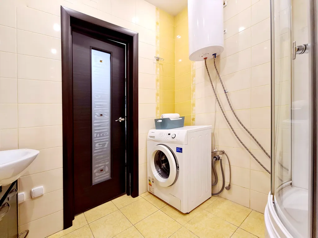 Студия однокомнатная в Кировском, 40 м², Иркутск — ванная комната, фото 2