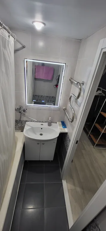 Квартира однокомнатная на улице Западной, 33 м², Псков — ванная комната, фото 2