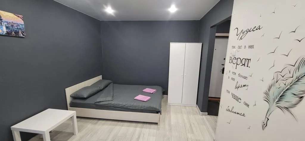Квартира однокомнатная на улице Западной, 33 м², Псков — спальня, фото 3