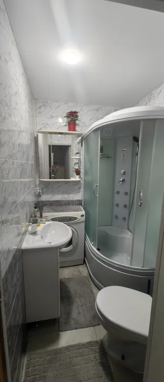 Квартира однокомнатная на улице Коммунальной, 30 м², Псков — ванная комната