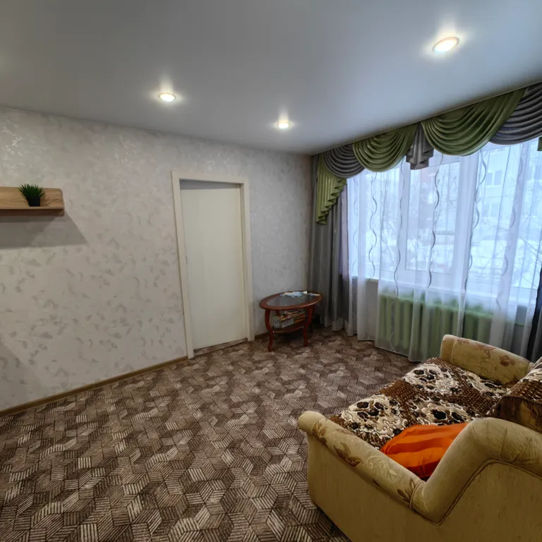 Квартира однокомнатная на улице Коммунальной, 30 м², Псков — спальня, фото 5