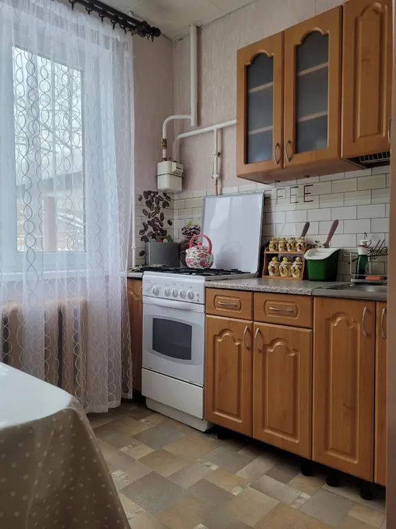 Квартира однокомнатная на улице Коммунальной, 30 м², Псков — кухня, фото 2