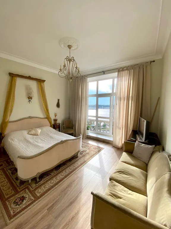 Квартира трёхкомнатная у Новочеркасски, в Пороховых, 85 м², Санкт-Петербург — спальня, фото 6
