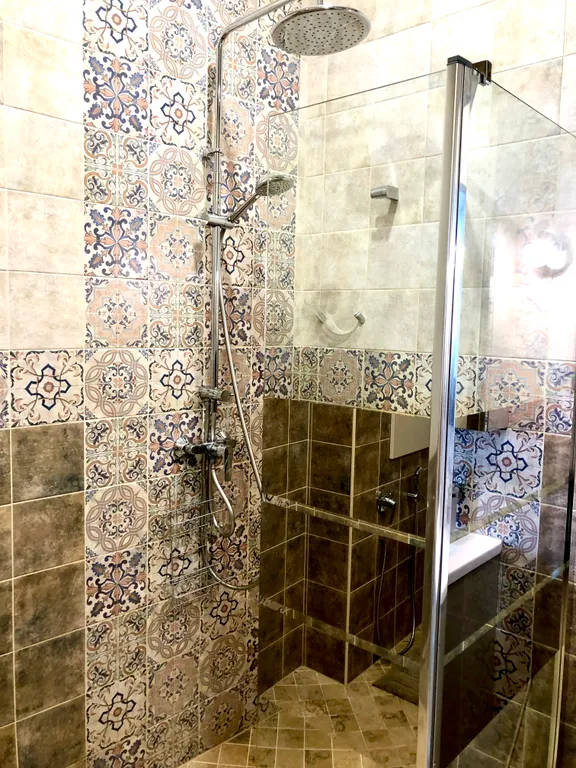 Квартира трёхкомнатная у Новочеркасски, в Пороховых, 85 м², Санкт-Петербург — ванная комната