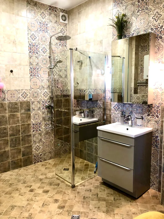 Квартира трёхкомнатная у Новочеркасски, в Пороховых, 85 м², Санкт-Петербург — ванная комната, фото 4