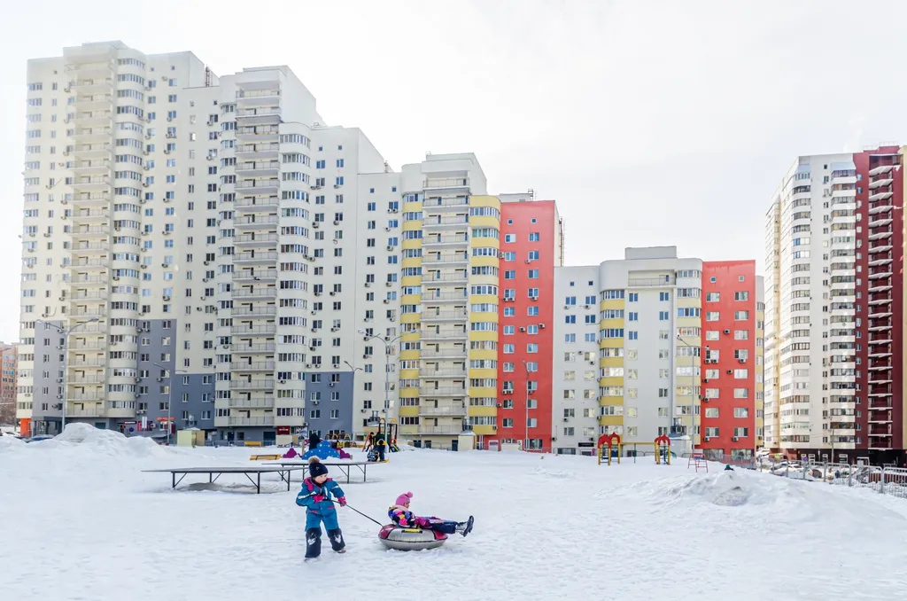Квартира однокомнатная у Российской, в Октябрьском, 53 м², Самара — двор