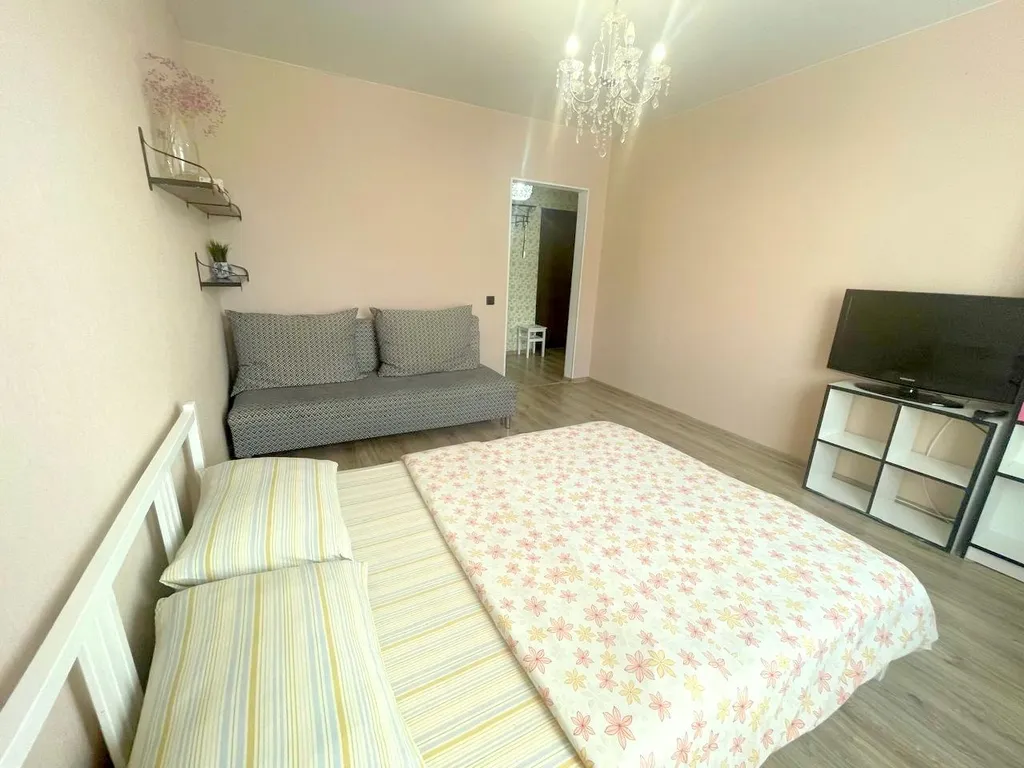 Квартира однокомнатная у Российской, в Октябрьском, 53 м², Самара — спальня, фото 3
