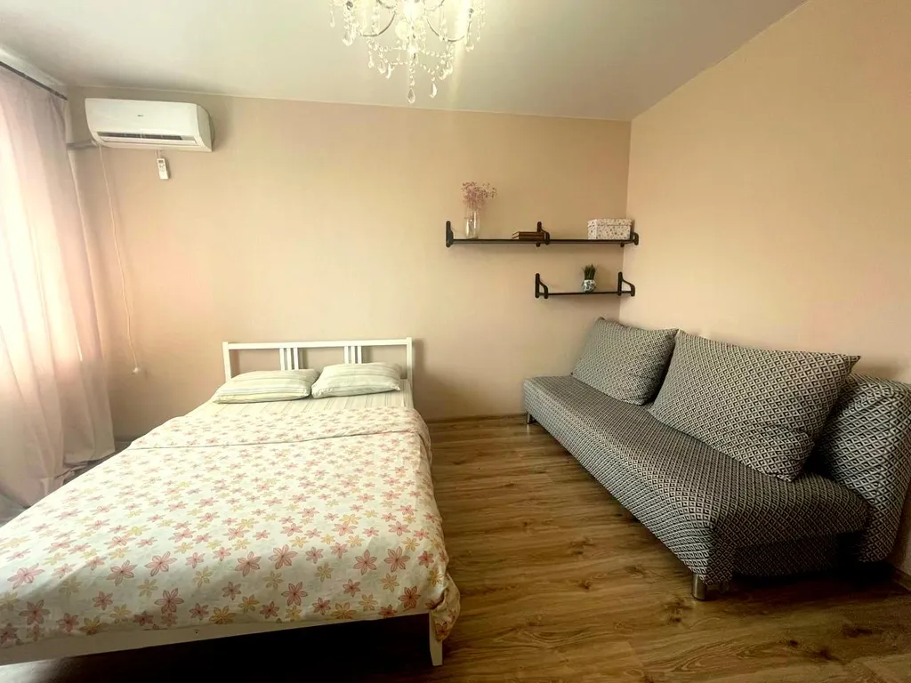 Квартира однокомнатная у Российской, в Октябрьском, 53 м², Самара — спальня, фото 6