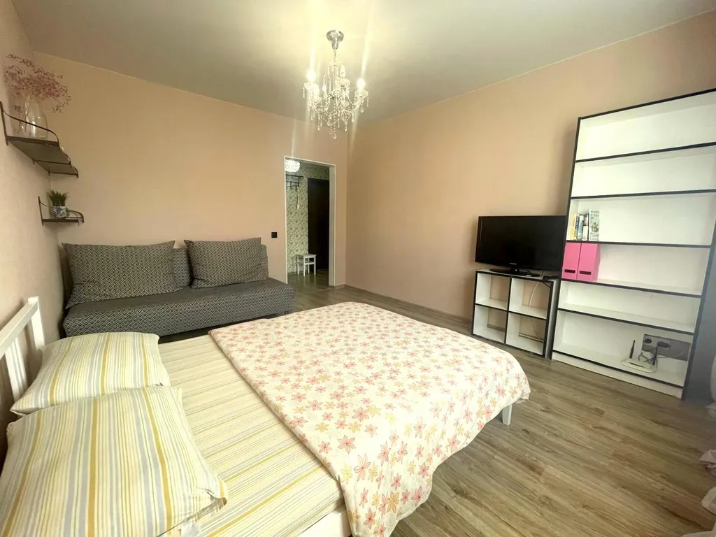 Квартира однокомнатная у Российской, в Октябрьском, 53 м², Самара — спальня, фото 7