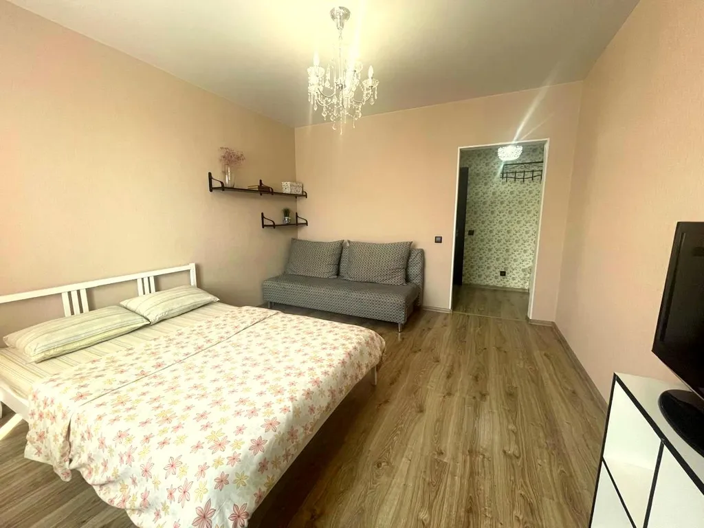 Квартира однокомнатная у Российской, в Октябрьском, 53 м², Самара — спальня, фото 8