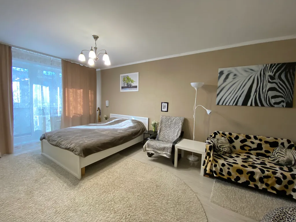 Квартира однокомнатная на улице Коммунальной, 33 м², Псков — спальня, фото 4