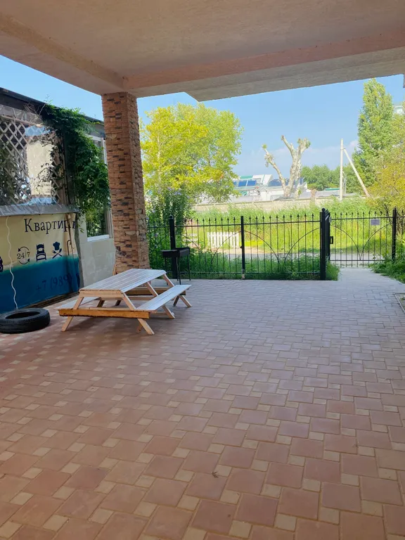 Квартира двухкомнатная на проспекте Пионерском, 45 м², Анапа — двор
