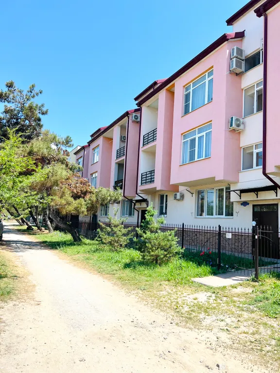 Квартира двухкомнатная на проспекте Пионерском, 45 м², Анапа — двор, фото 2