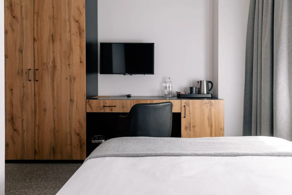 Одноместный номер стандарт с двуспальной кроватью — Roomi, фото 3 из 4