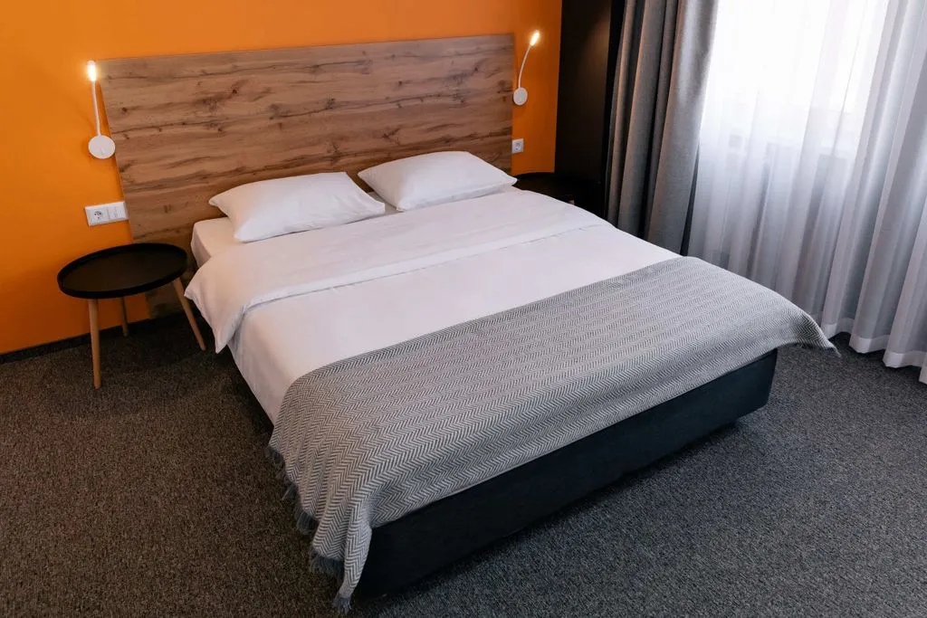 Двухместный номер с 1 кроватью Люкс Комфорт — Roomi, фото 1 из 5