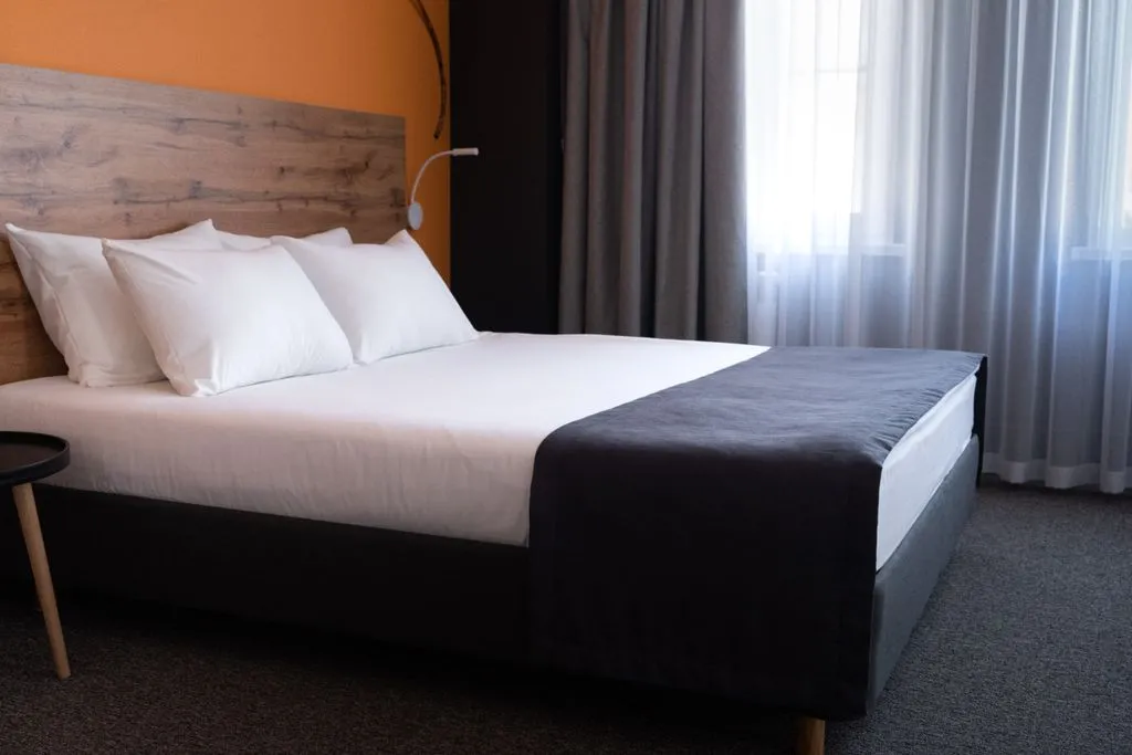 Двухместный номер с 1 кроватью Люкс Комфорт — Roomi, фото 4 из 5