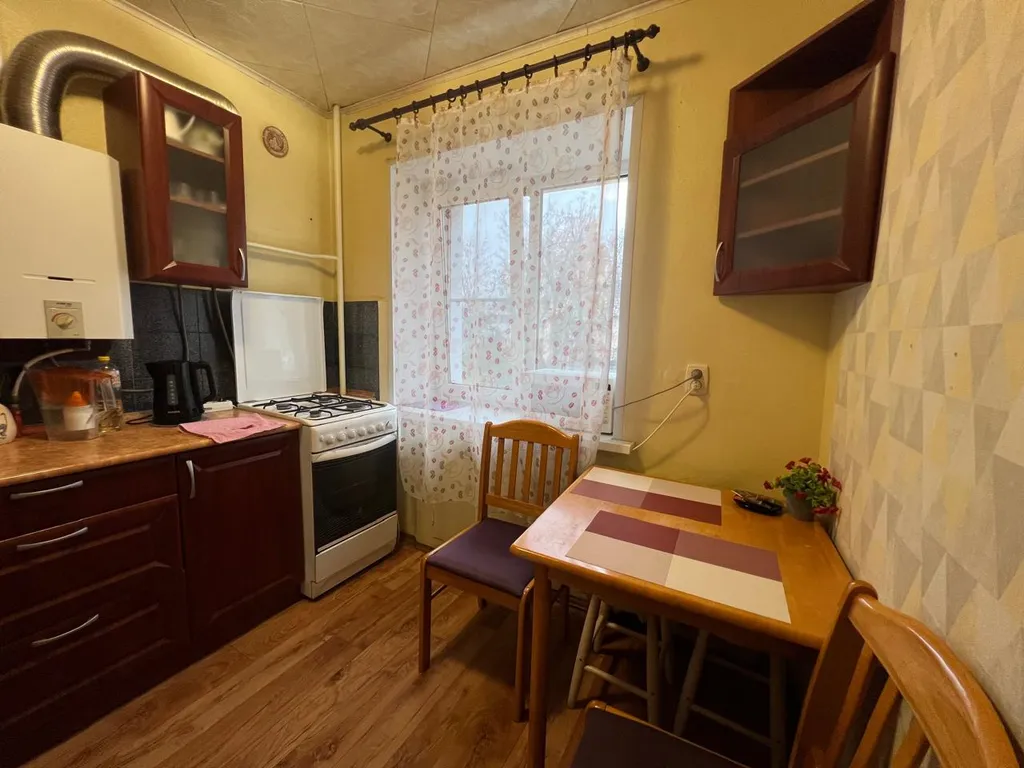 Квартира трёхкомнатная на улице Стратилатовской, 42 м², Великий Новгород — фото 19