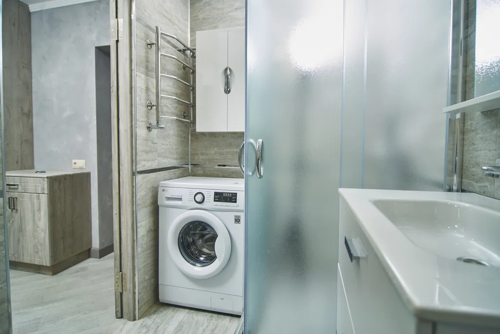 Квартира двухкомнатная на улице Андрея Губина, 55 м², Кисловодск — ванная комната, фото 2