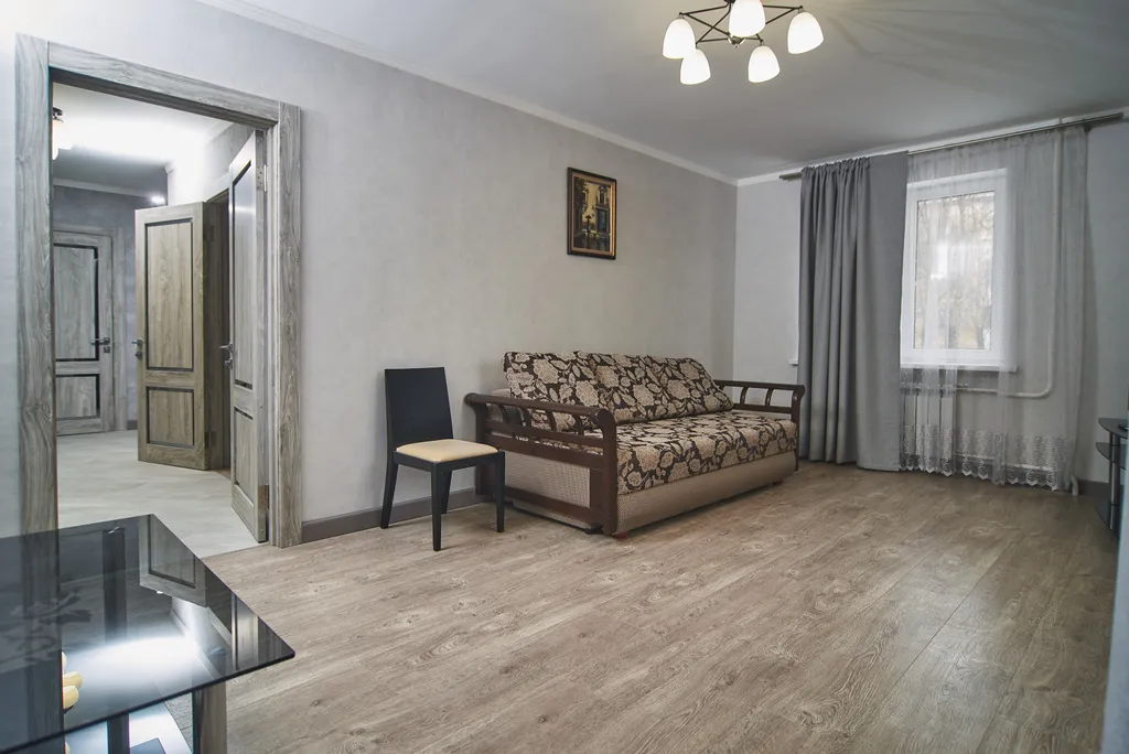 Квартира двухкомнатная на улице Андрея Губина, 55 м², Кисловодск — спальня, фото 2
