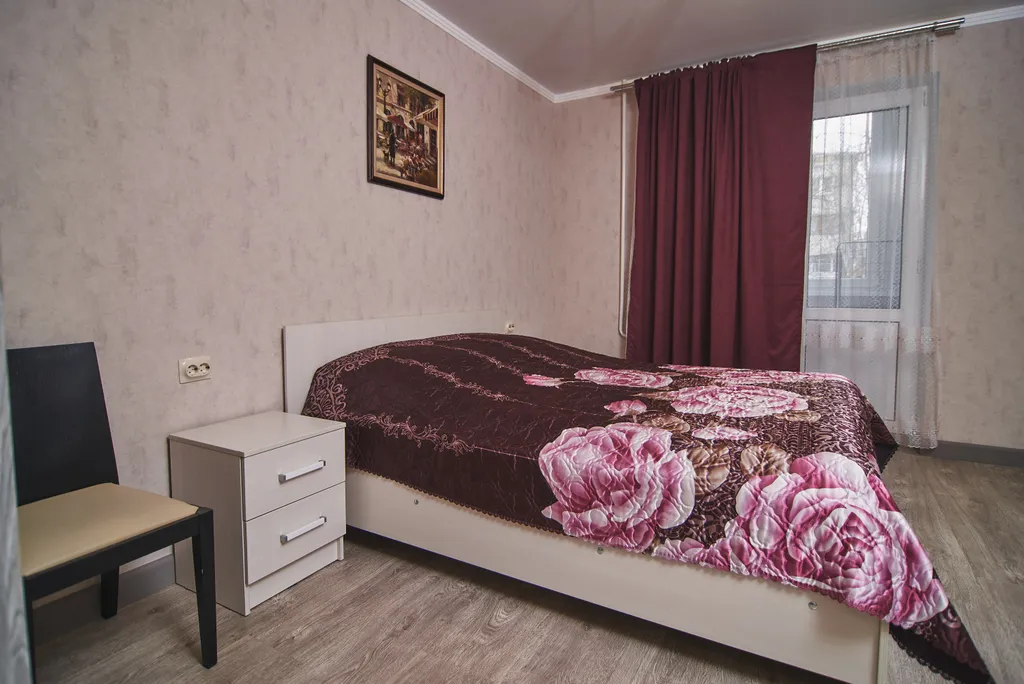 Квартира двухкомнатная на улице Андрея Губина, 55 м², Кисловодск — спальня, фото 3