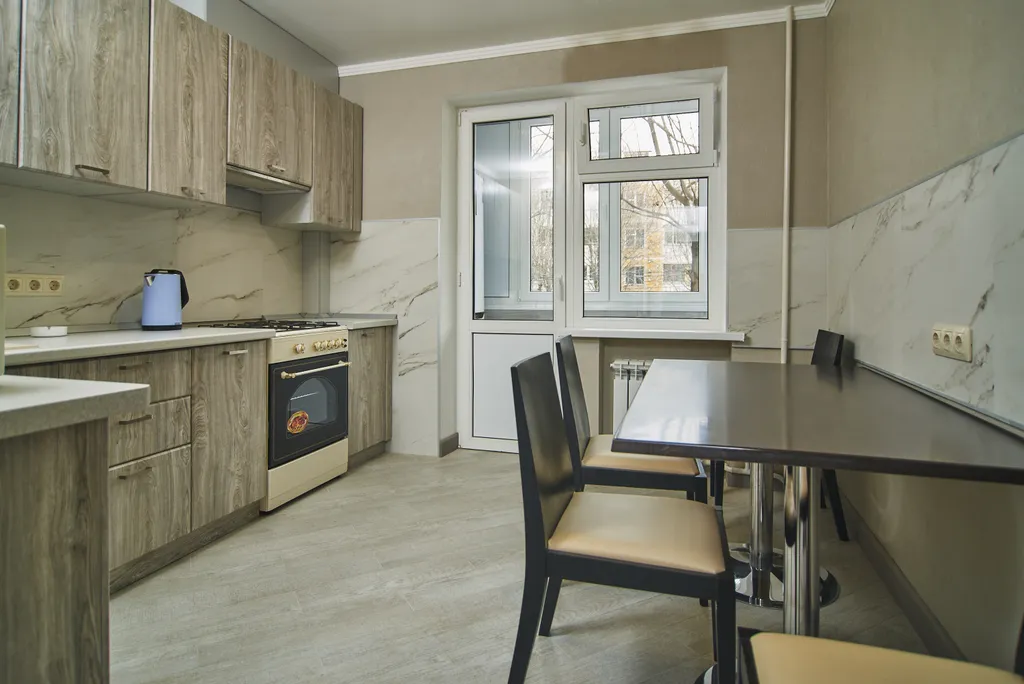 Квартира двухкомнатная на улице Андрея Губина, 55 м², Кисловодск — кухня, фото 3