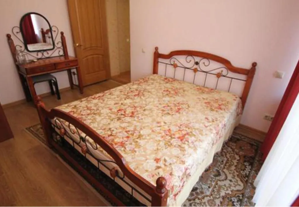 Четырёхместный номер двухкомнатный с балконом — Laura, фото 1 из 4