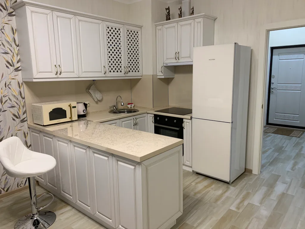 Апартаменты двухкомнатные на улице Октябрьской, 60 м², Ессентуки — кухня, фото 2