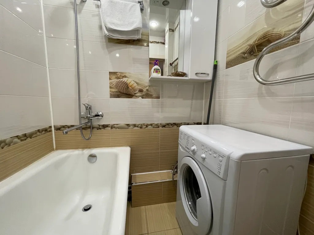 Квартира двухкомнатная в Октябрьском, 50 м², Иркутск — ванная комната