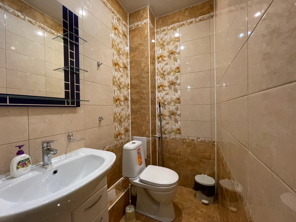 Квартира двухкомнатная в Октябрьском, 50 м², Иркутск — ванная комната, фото 2